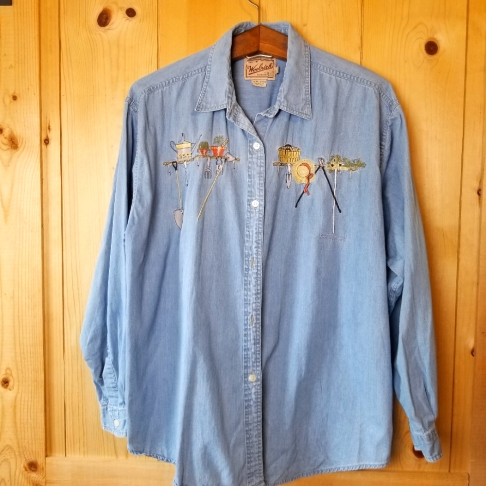 Vintage Woolrich Chambray Embroidered Garden Button Down Long Sleeve Shirt